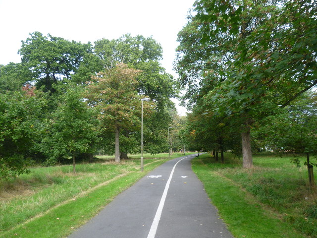 Shared path on Tooting Graveney Common