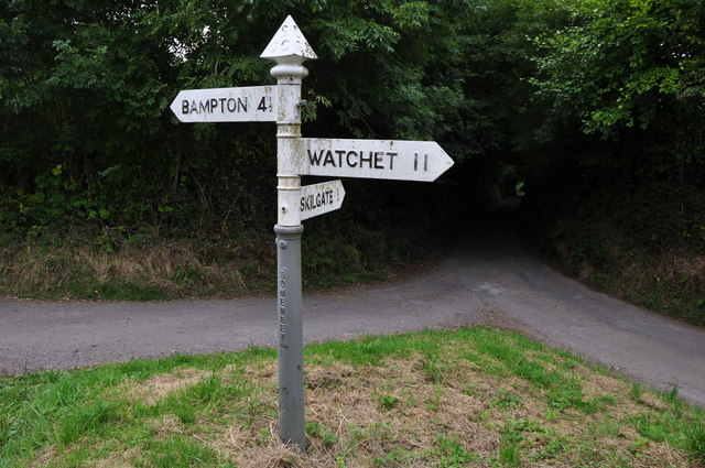 West Somerset : Country Lane & Signpost