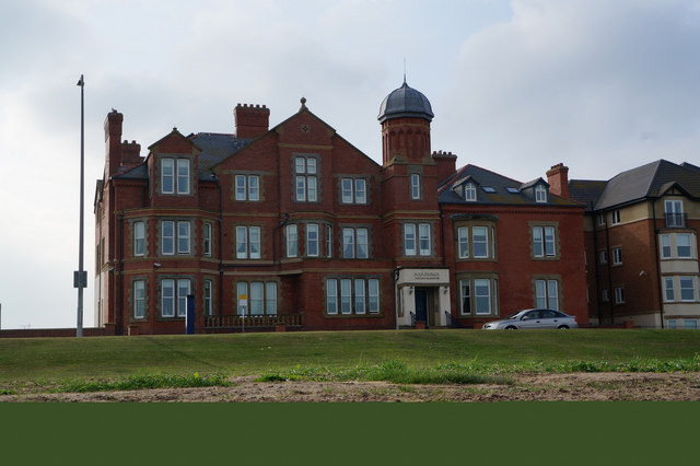 Marina Apartments on Marine Drive, Rhyl © Ian S cc-by-sa/2.0 ...