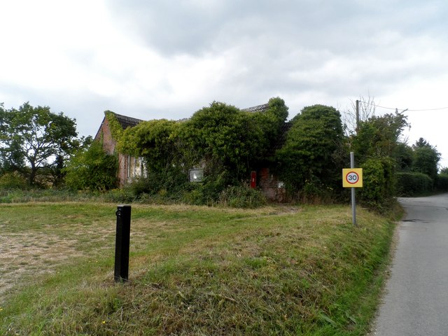 Derelict building near Hill Farm, Great Wigborough