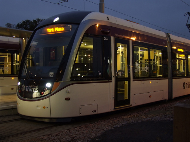 edinburgh-airport-tram-station-thomas-nugent-cc-by-sa-2-0-geograph