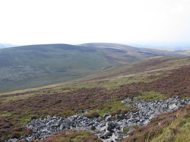 Rock outcrop above Gairs © Mike Quinn :: Geograph Britain and Ireland