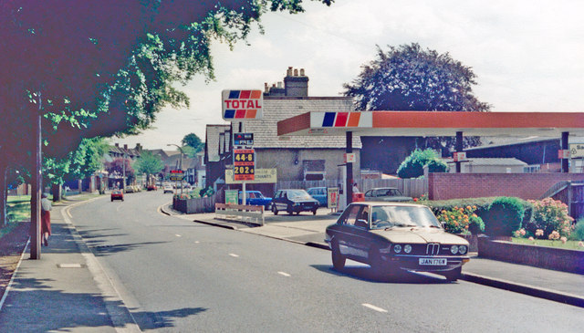 Cheam: eastward on Ewell Road, 1985
