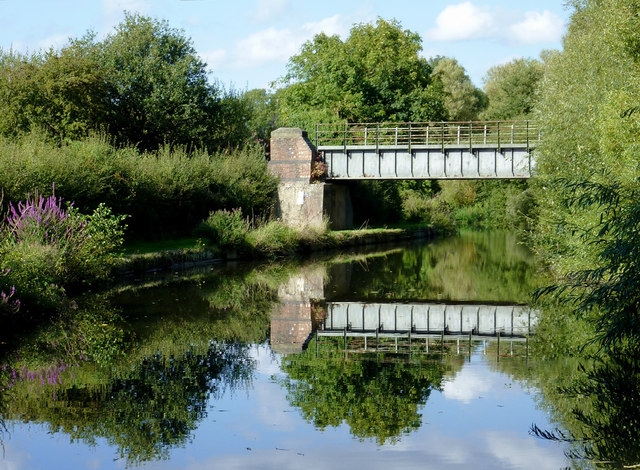 Canal bridge south of Penkridge, Staffordshire