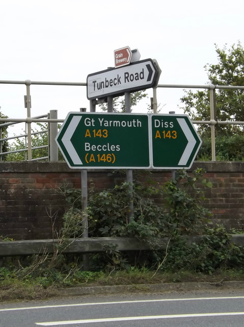 Roadsigns on the A143 Bungay Road