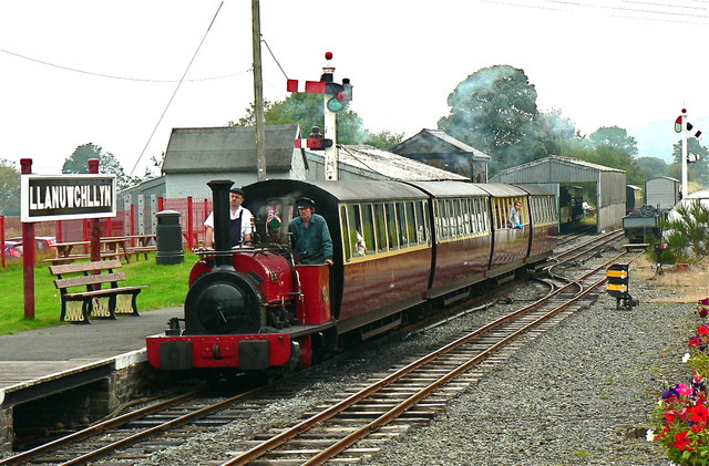 Bala Lake Railway train
