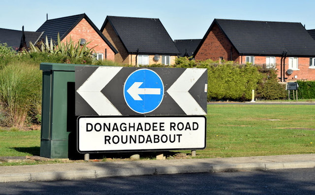 Roundabout chevrons, Bangor (October 2014)