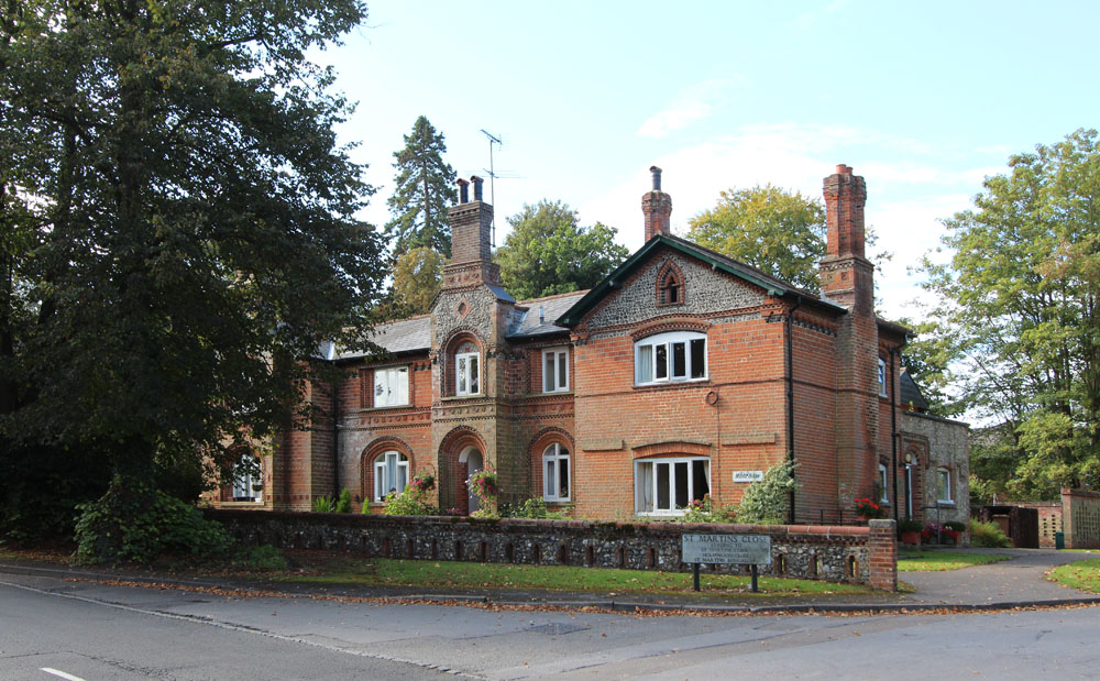 East Horsley Old Manor House © John Salmon ccbysa/2.0 Geograph