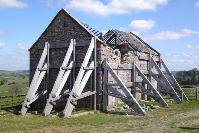 Derelict barn near Damgate