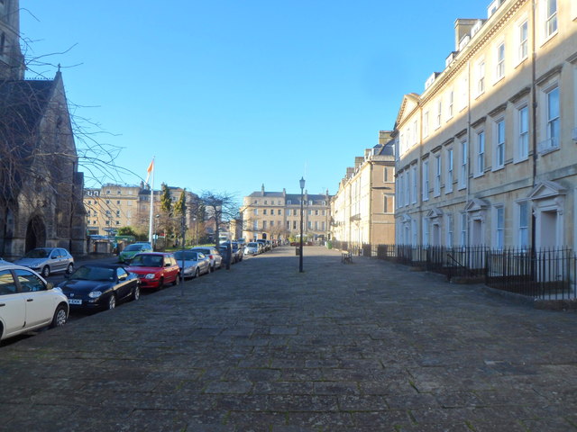Wide pavement on the north side of South Parade, Bath