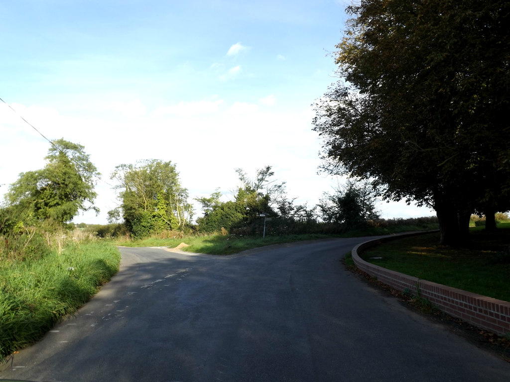 Hundon Road, Hundon © Geographer cc-by-sa/2.0 :: Geograph Britain and ...