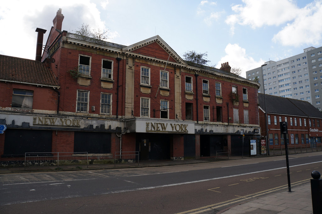 The New York Hotel on Anlaby Road, Hull © Ian S cc-by-sa/2.0 ...