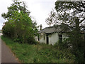NN3330 : Dilapidated cottage by Tyndrum Upper by Hugh Venables