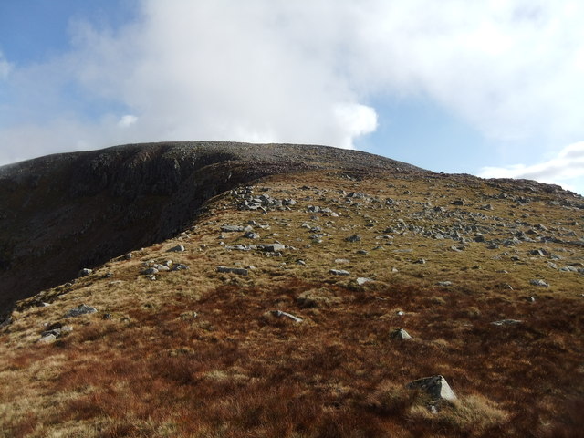 SW ridge leading to Clach Leathad