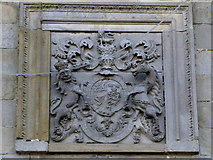 H3398 : Crest of Arms, Lifford former courthouse by Kenneth  Allen