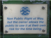 TQ3499 : Non Public Right of Way by Mike Quinn