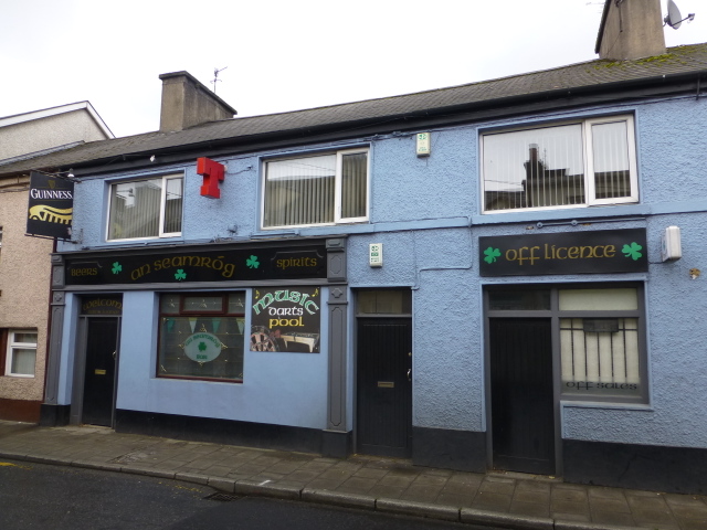 An Seamróg (Shamrock Bar), Ballybofey © Kenneth Allen cc-by-sa/ ::  Geograph Ireland