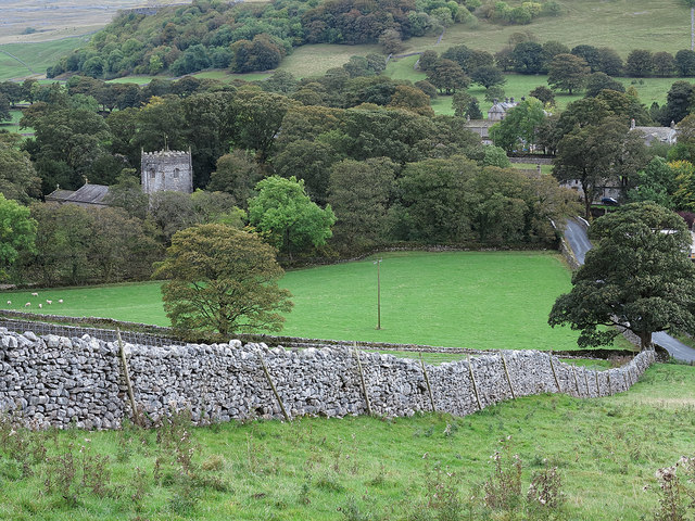 Wall descending towards Arncliffe