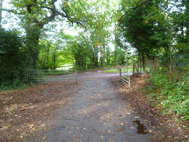 Byway reaches junction near Chapel Green
