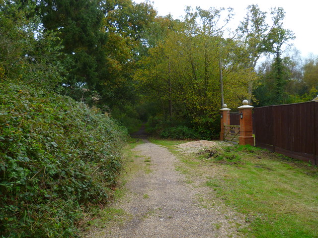Bridleway heads east from Commonfield Lane