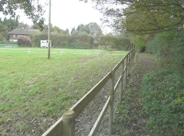 New boundary fence between Winterdown Farm and Cottage