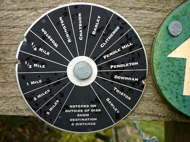 Distance indicator, Worsaw End © Karl and Ali :: Geograph Britain and ...