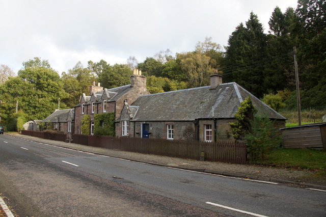 Cottages along the A93 at Old Scone