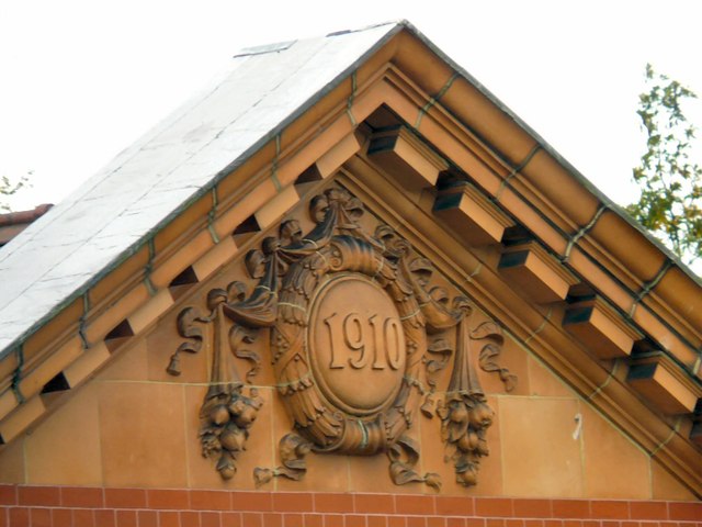 Hyde Grammar School: 1910 Datestone