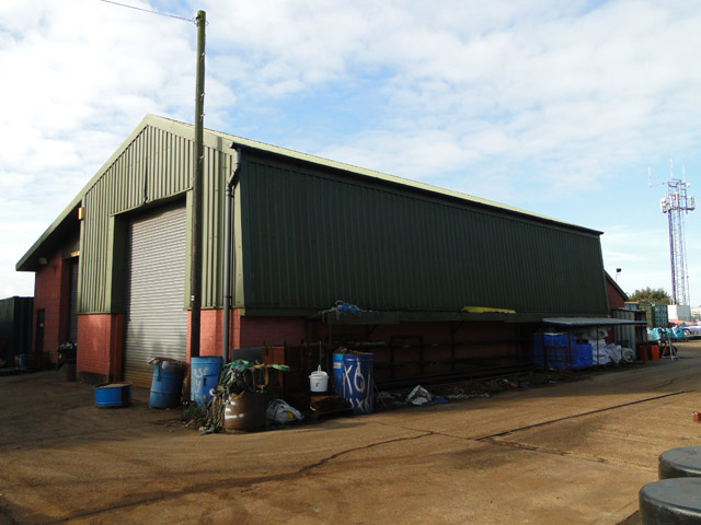 gun shed at levington © adrian s pye cc-by-sa/2.0