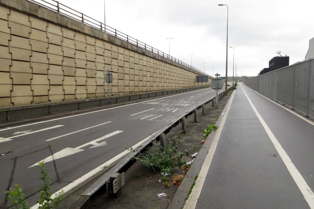 slip-road-from-the-eastern-by-pass-steve-daniels-cc-by-sa-2-0