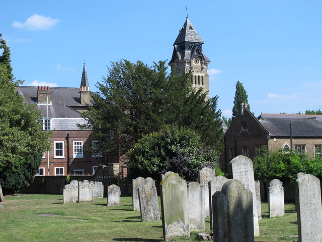 St. Mary's Church, Churchgate, EN8 - churchyard (2)