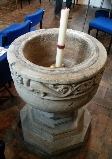 Old Linslade - St Mary's - "Aylesbury" font from above