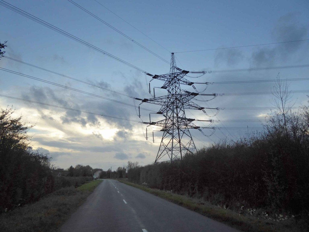 Mega 2 Way Junction Electricity Pylon © Steve Fareham Cc By Sa20 Geograph Britain And 9519