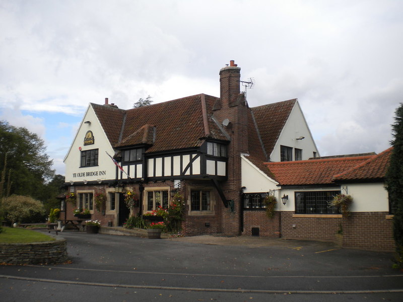 Ye Olde Bridge Inn, Oxton © Richard Vince Cc-by-sa 2.0 :: Geograph 