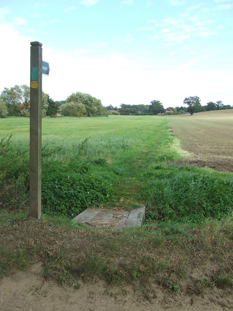 Footpath Sign © Keith Evans :: Geograph Britain and Ireland