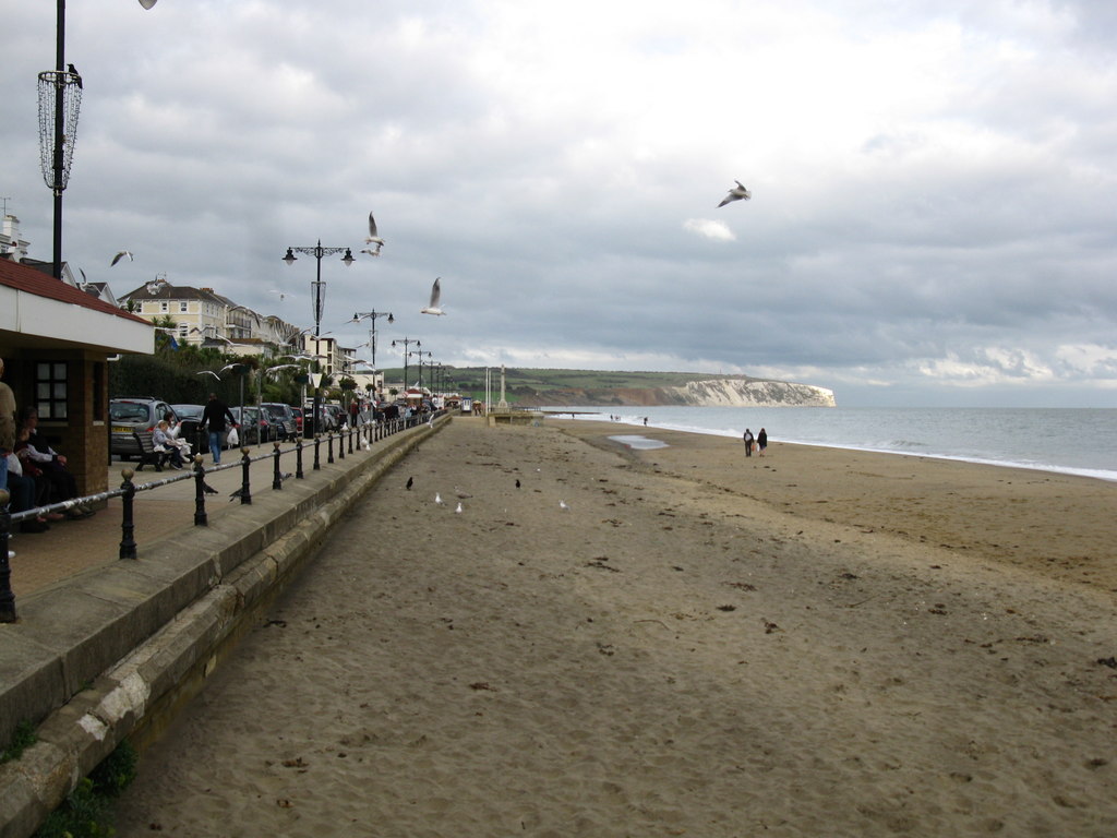 Sandown seafront © don cload cc-by-sa/2.0 :: Geograph Britain and Ireland