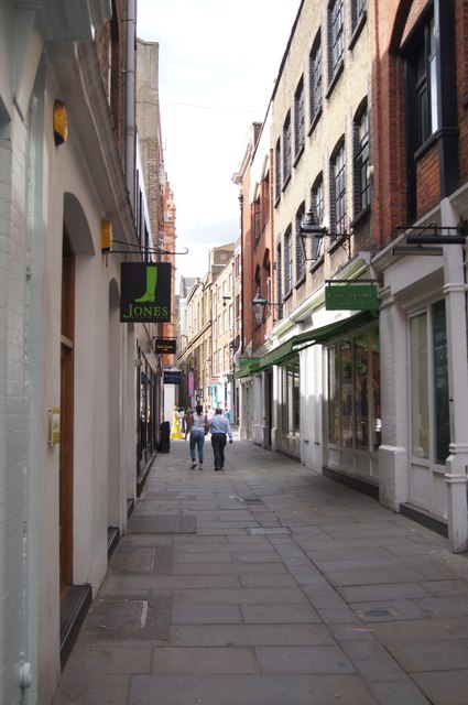 Langley Court © Mr Ignavy cc-by-sa/2.0 :: Geograph Britain and Ireland