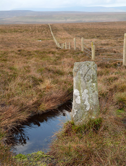 Boundary stone beside fence line © Trevor Littlewood cc-by-sa/2.0 ...