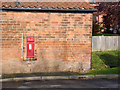 SK7692 : Moorend - North Moor Road postbox DN10 227 by Alan Murray-Rust