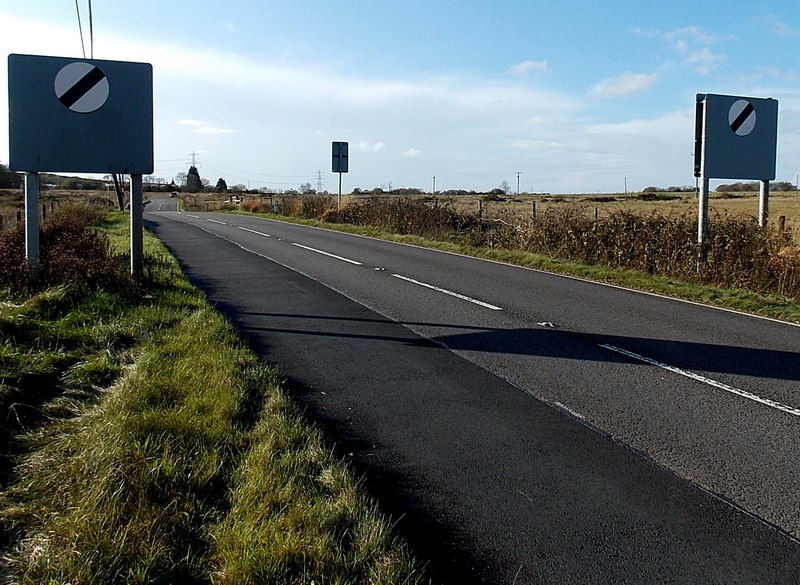 national-speed-limit-signs-at-the-jaggery-cc-by-sa-2-0-geograph