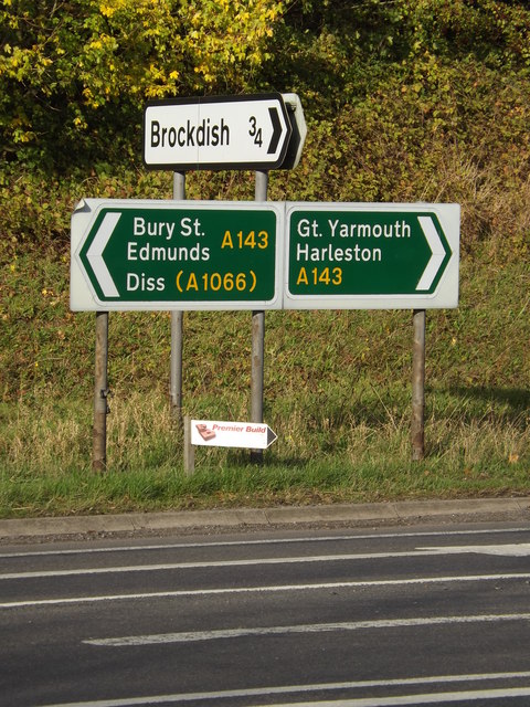 Roadsigns on the A143 The Street