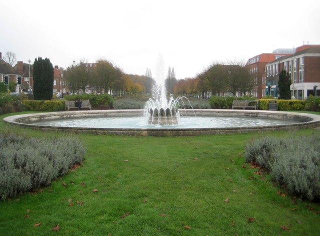 Welwyn Garden City: The Coronation Fountain (2)