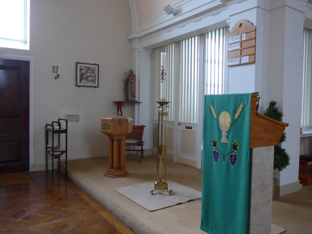 Inside Sacred Heart RC Church, Cobham (3)