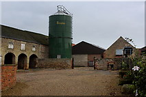 SE3376 : The Grange Farm by Chris Heaton