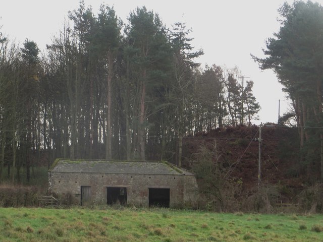 Old building in paddock east of Ford