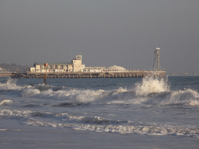 Bournemouth: waves and a pier view