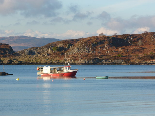 Fishing boat in Carsaig Bay © sylvia duckworth :: Geograph Britain and ...