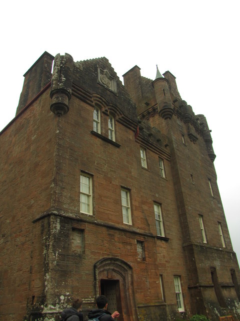 Brodick Castle © Matthew Chadwick cc-by-sa/2.0 :: Geograph Britain and ...