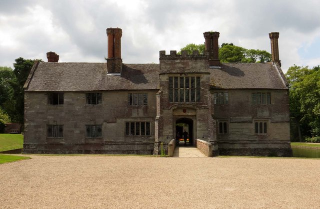 Baddesley Clinton House from the forecourt