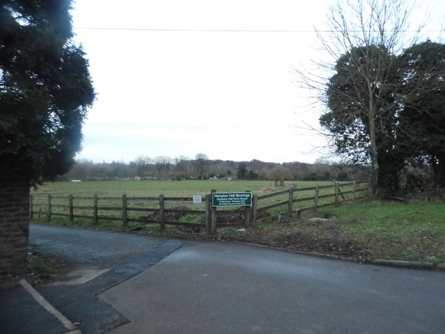 The entrance to Hampton Hill Farm and moorings